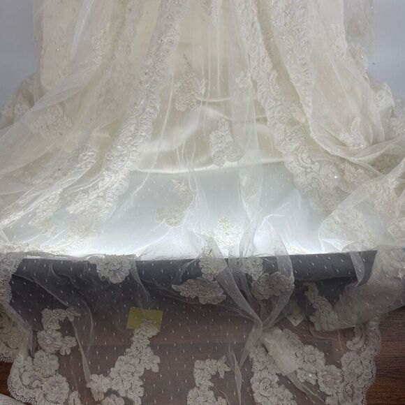 White On Women's White Vintage Strapless Beaded Lace Overlay Wedding Dress XS - Picture 3 of 10
